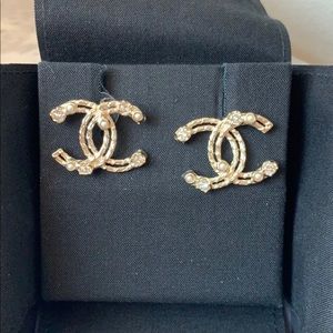 Chanel, gold tone earrings.